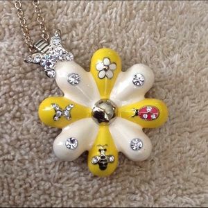 Betsey Johnson enamel daisy ladybug pendant 🌼🐞